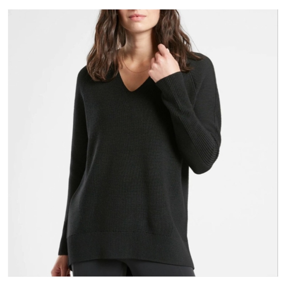 Athleta Hanover Merino Extra Fine Wool V-Neck Black Sweater Size XS Oversized
